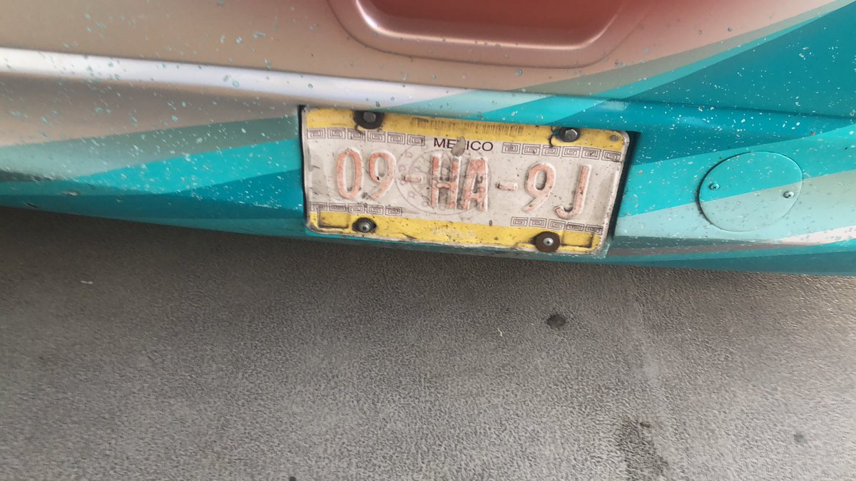 AnaCayo's tweet photo. @ETNTURISTAR @VIPCASSP @Profeco @SCT_mx @DiariodeMorelos @LineaCaliente Uno de sus camiones le pegó a mi carro, el número de camión en 3021 y aquí están sus placas, jamás dieron la cara y no respondieron por el golpe!! Quiero que se hagan responsables por el golpe a mi vehículo y por la agresión que sufrí!! https://t.co/FxqFtJDmxY