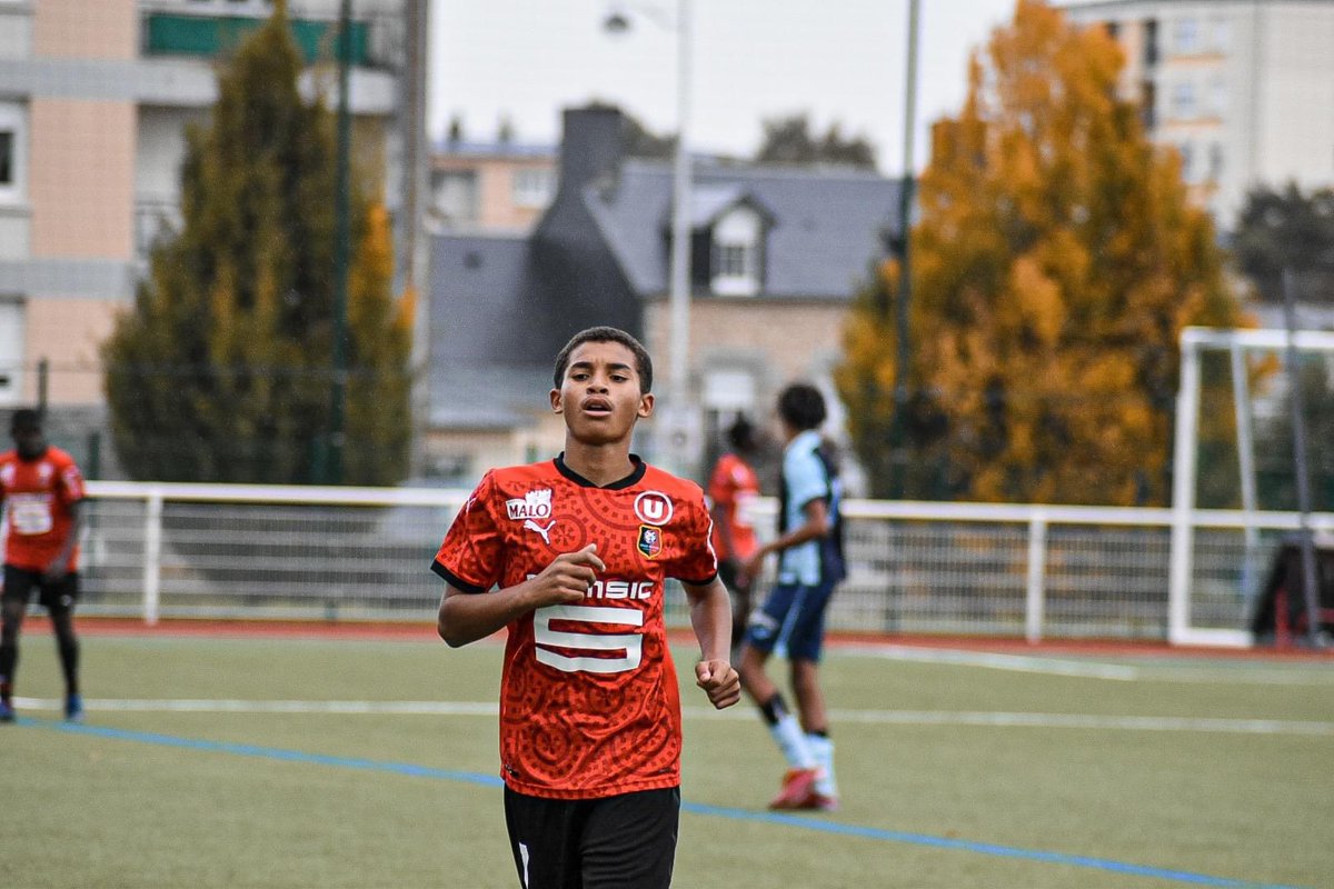 AfVirois's tweet photo. 📸 Retour en images sur les 2️⃣ rencontres amicales entre les U14 et les U15 du @staderennais et du @HAC_Foot. 🌧 

👉 https://t.co/qzeR4fxTRU

#TeamAFV 🔵⚪️ https://t.co/tqzPQ0EQhX