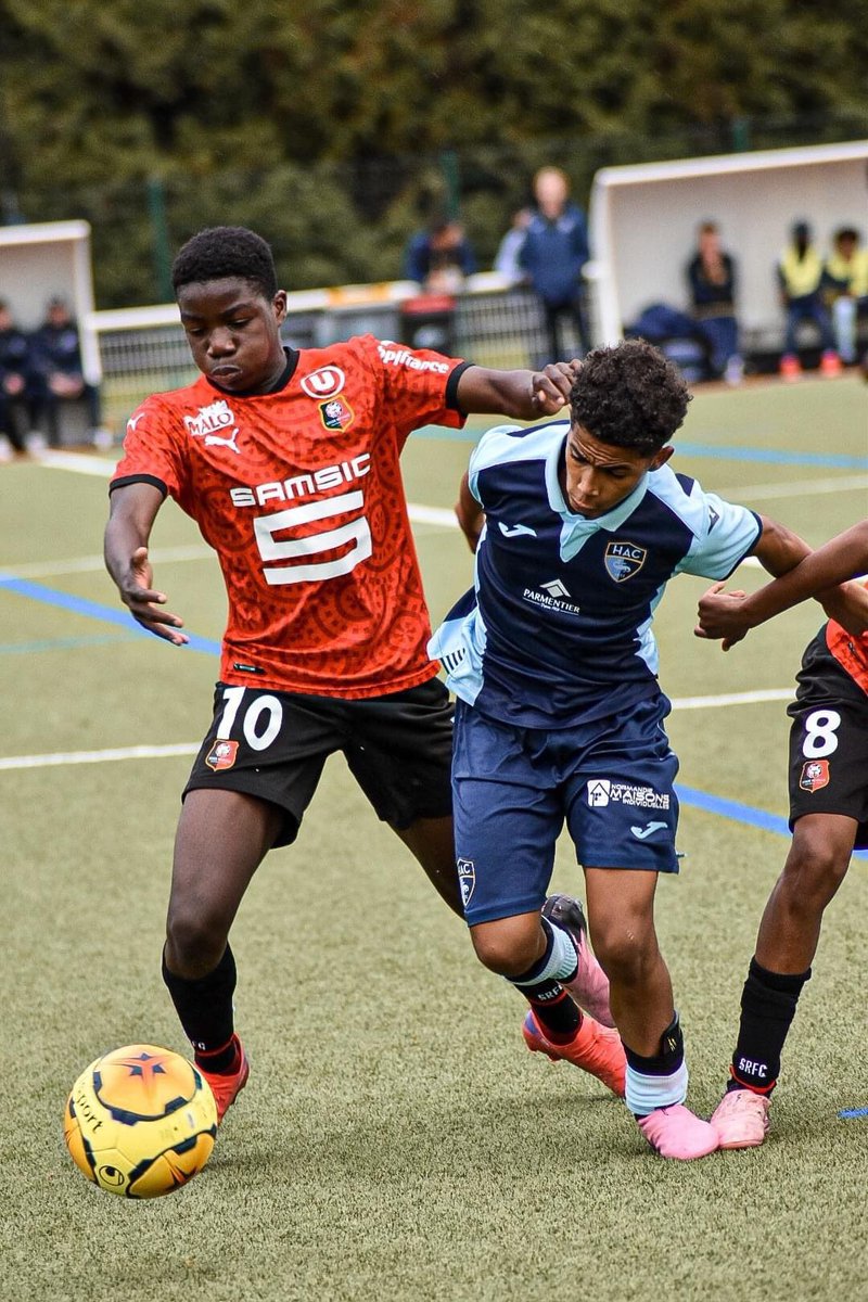 AfVirois's tweet photo. 📸 Retour en images sur les 2️⃣ rencontres amicales entre les U14 et les U15 du @staderennais et du @HAC_Foot. 🌧 

👉 https://t.co/qzeR4fxTRU

#TeamAFV 🔵⚪️ https://t.co/tqzPQ0EQhX