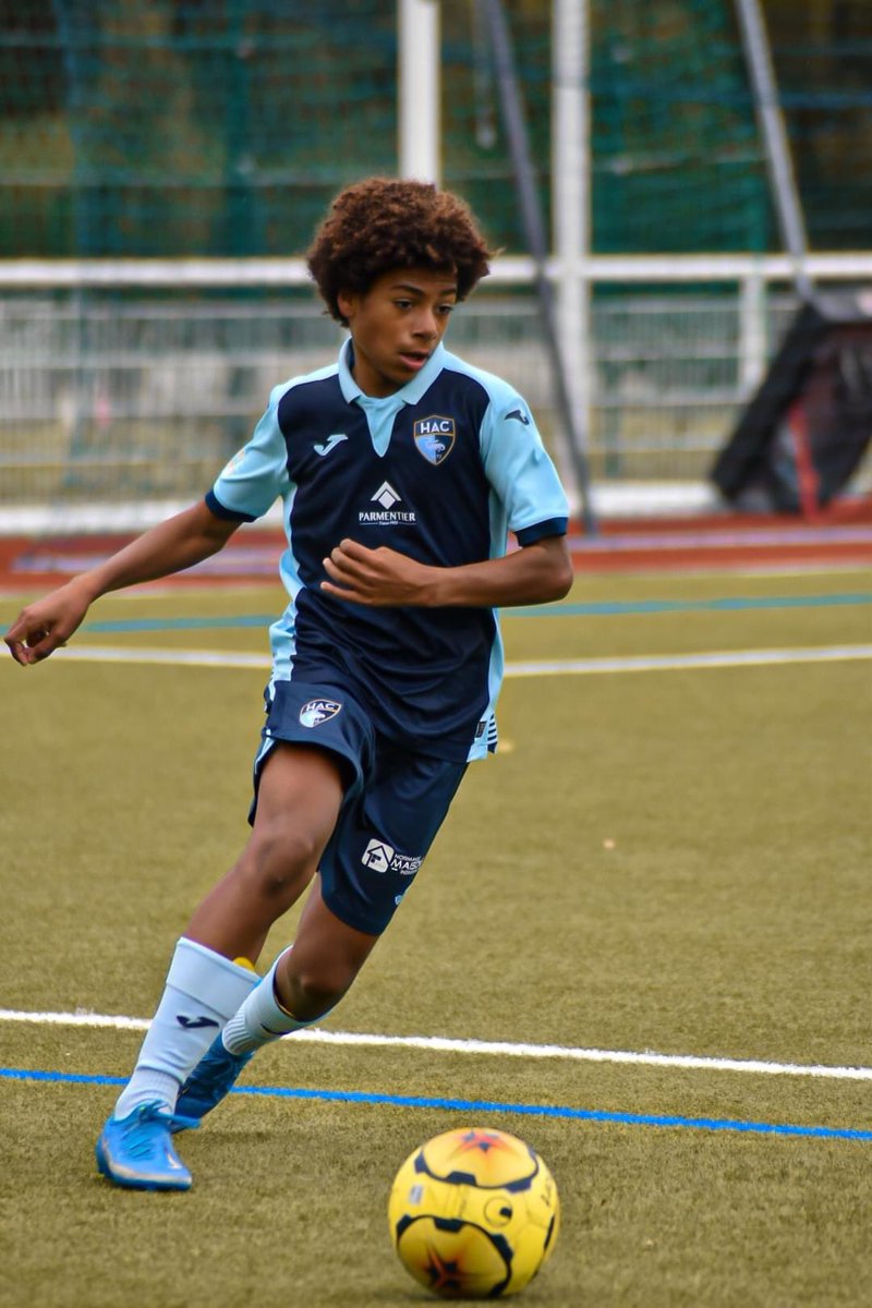 AfVirois's tweet photo. 📸 Retour en images sur les 2️⃣ rencontres amicales entre les U14 et les U15 du @staderennais et du @HAC_Foot. 🌧 

👉 https://t.co/qzeR4fxTRU

#TeamAFV 🔵⚪️ https://t.co/tqzPQ0EQhX