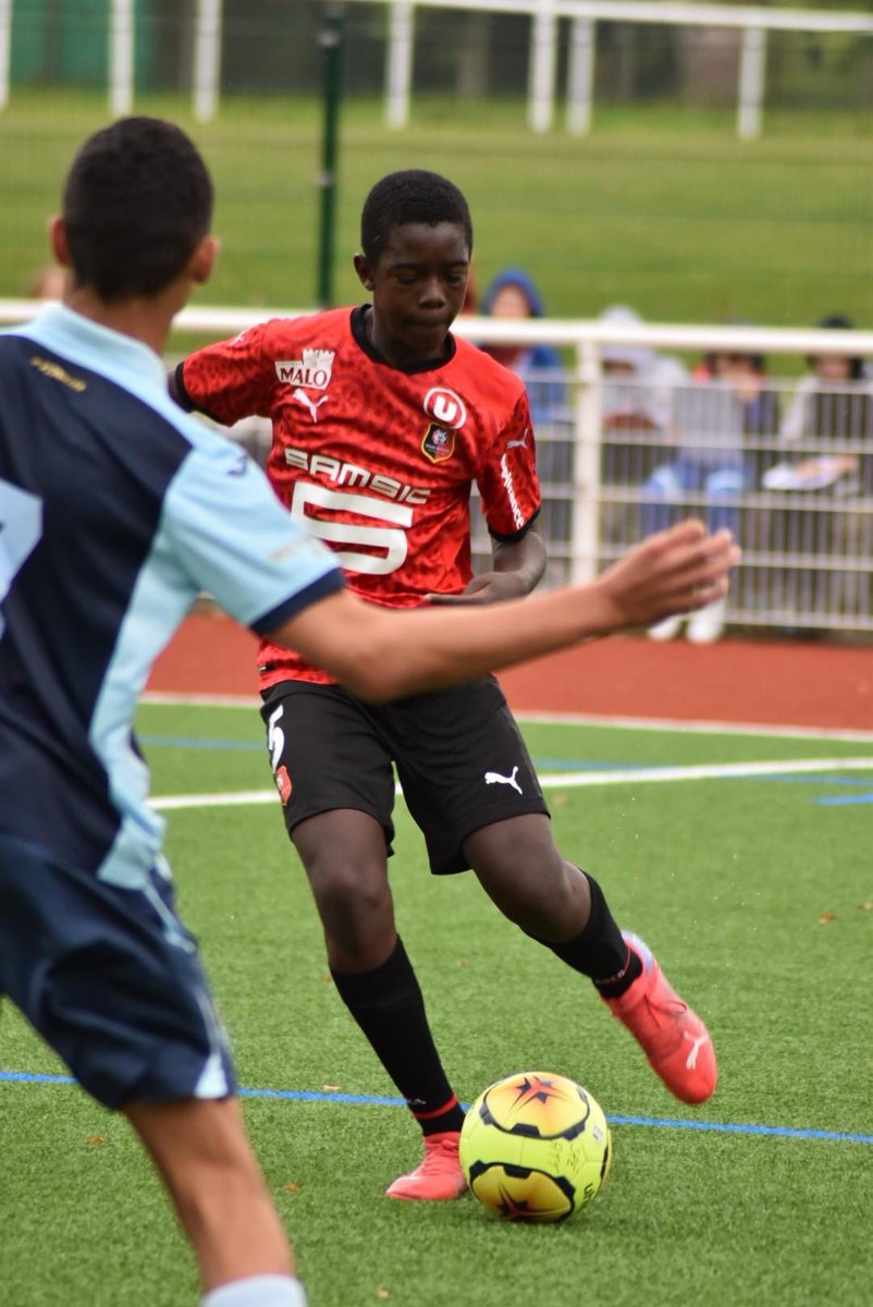 AfVirois's tweet photo. 📸 Retour en images sur les 2️⃣ rencontres amicales entre les U14 et les U15 du @staderennais et du @HAC_Foot. 🌧 

👉 https://t.co/qzeR4fxTRU

#TeamAFV 🔵⚪️ https://t.co/tqzPQ0EQhX