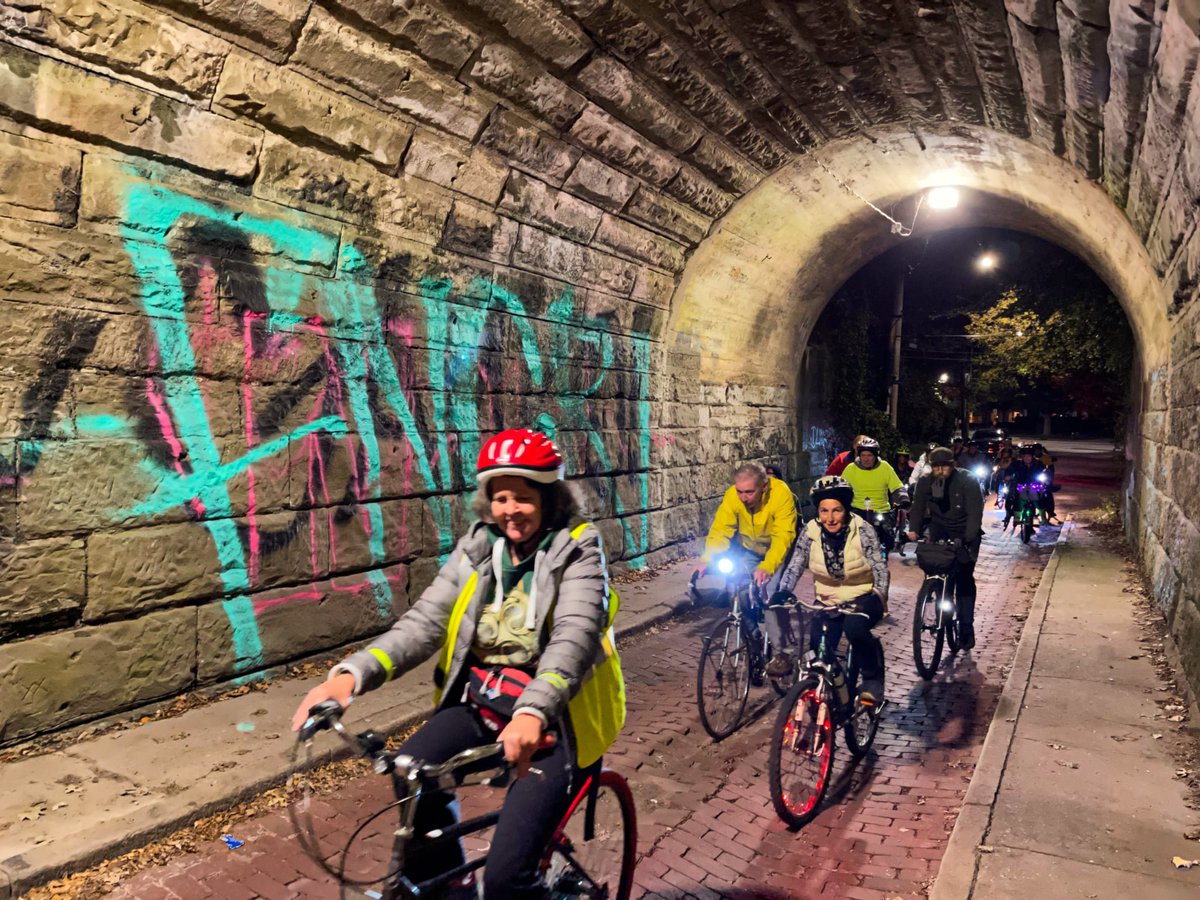 SlowRollCLE's tweet photo. More than 280 people showed up on Monday β a new #SlowRollCLE October record! Thank you to all who came out.
We only have ***one roll left*** this season, and it's our annual Halloween ride out of Public Square. Put on your best costumeβ there will be prizes!
π·: Ken Lewis https://t.co/K4pJUD08hI