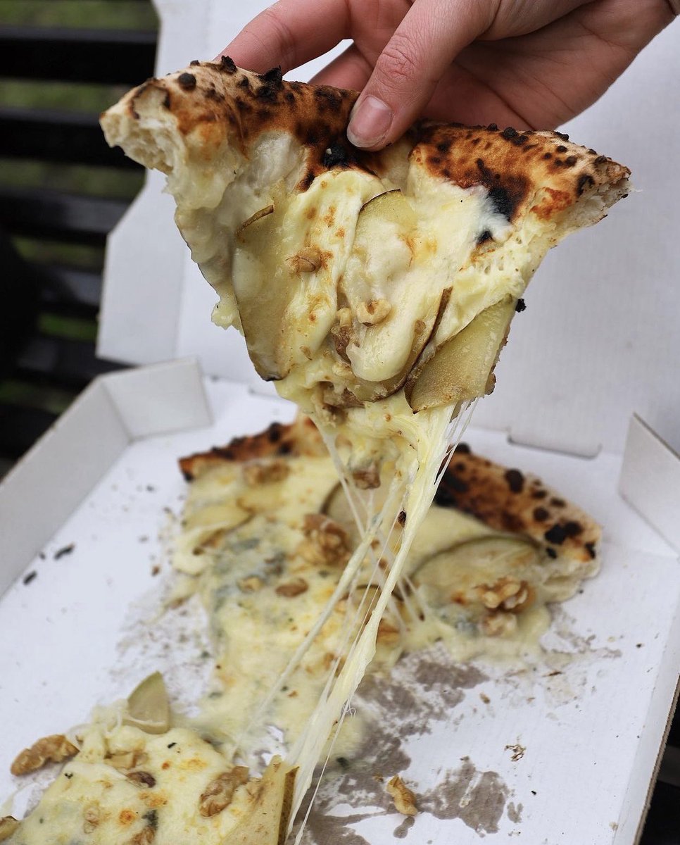 this WK life gives cheese pullz year round, majestically captured here by <a href="/PlateExpects/">Ailidh Forlan - Plate Expectations</a> 💛
.
.
ps we’ll unveil our second truck in the upcoming days, no biggie just an 11 month labour over here🧨
Pulling all the right strings since 2018🧀