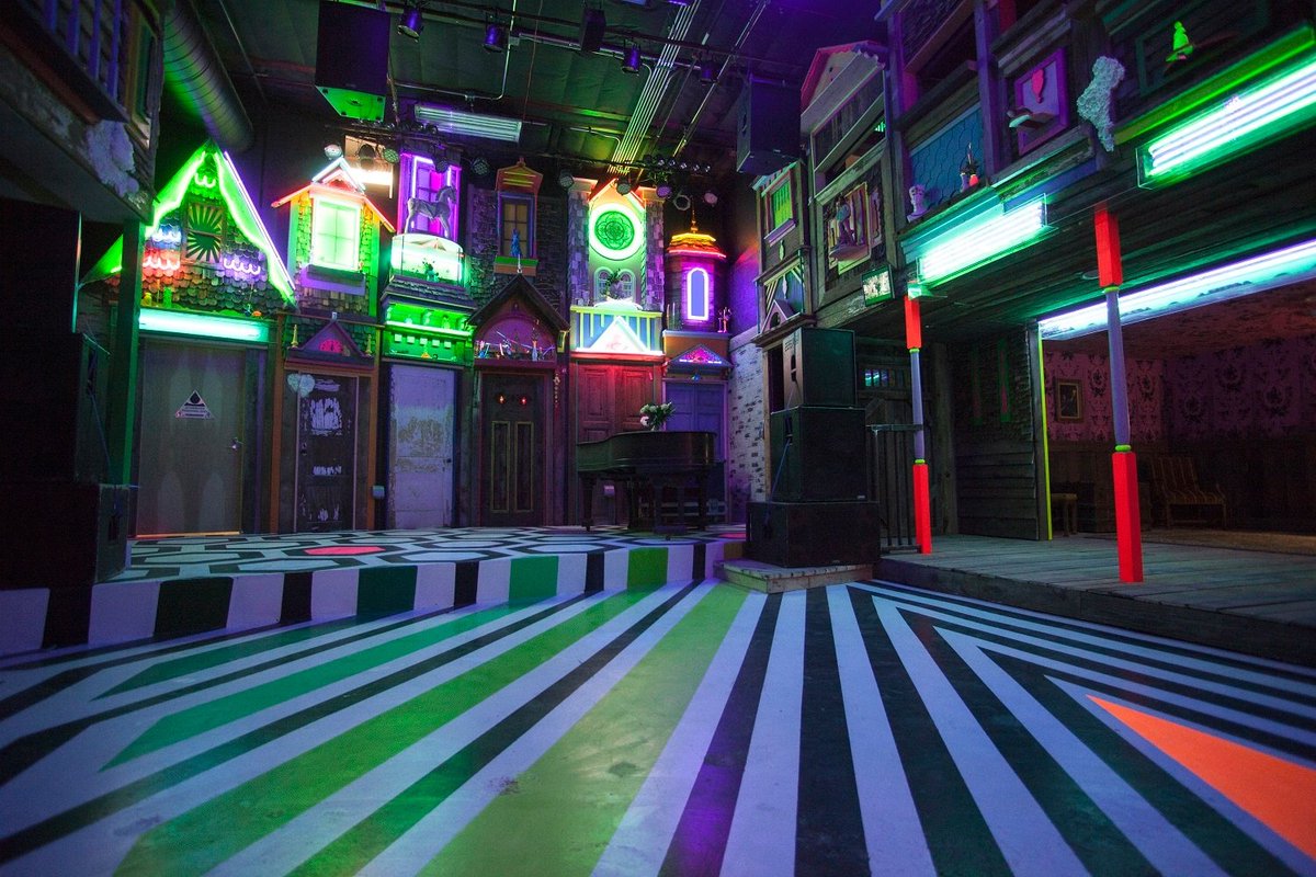 vampirebellend's tweet photo. @yeul_e I feel like they would fit right in performing at Meow Wolf here in New Mexico https://t.co/lQ8jJSaBGD