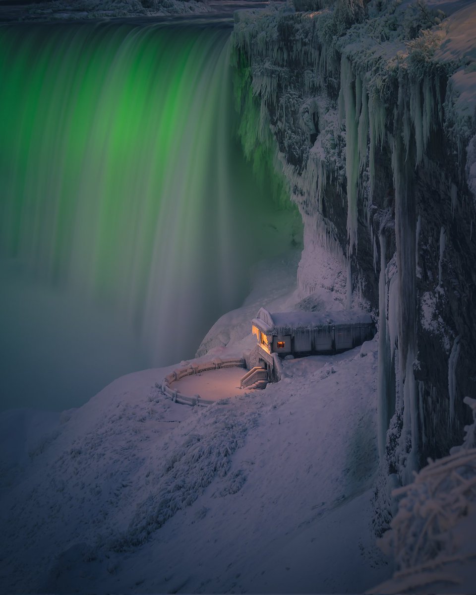 Peter_in_to's tweet photo. @muhammadljunaid Frozen waterfall https://t.co/OiAAAyezaG