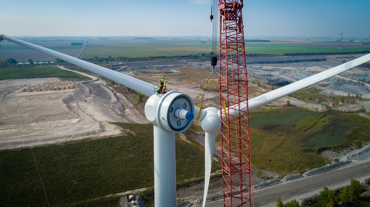 onepowerco's tweet photo. Question: How do we complete #construction at the top of our #windturbines?
Answer: a giant crane! (Which you probably knew if you tuned into last week’s #WindViews)
The process pictured here is called “flying the rotor” and the #crane in this photo is almost 300 ft. tall! https://t.co/XkxCLZxLD7