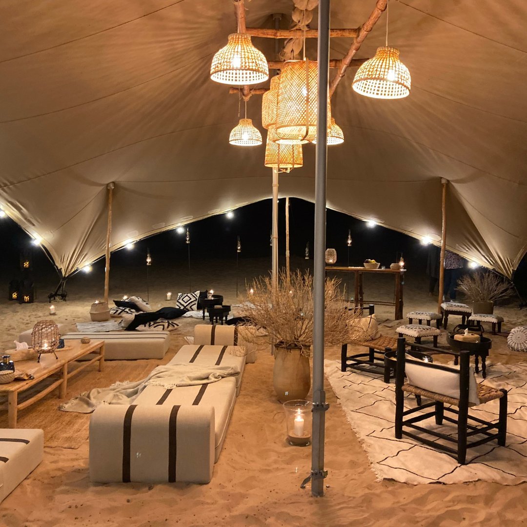 Experience things you've never experienced before. The views, the music, the people and the atmosphere is everything you've ever dreamed of. Explore the UAE &amp; Oman with @magiccamps
.
.