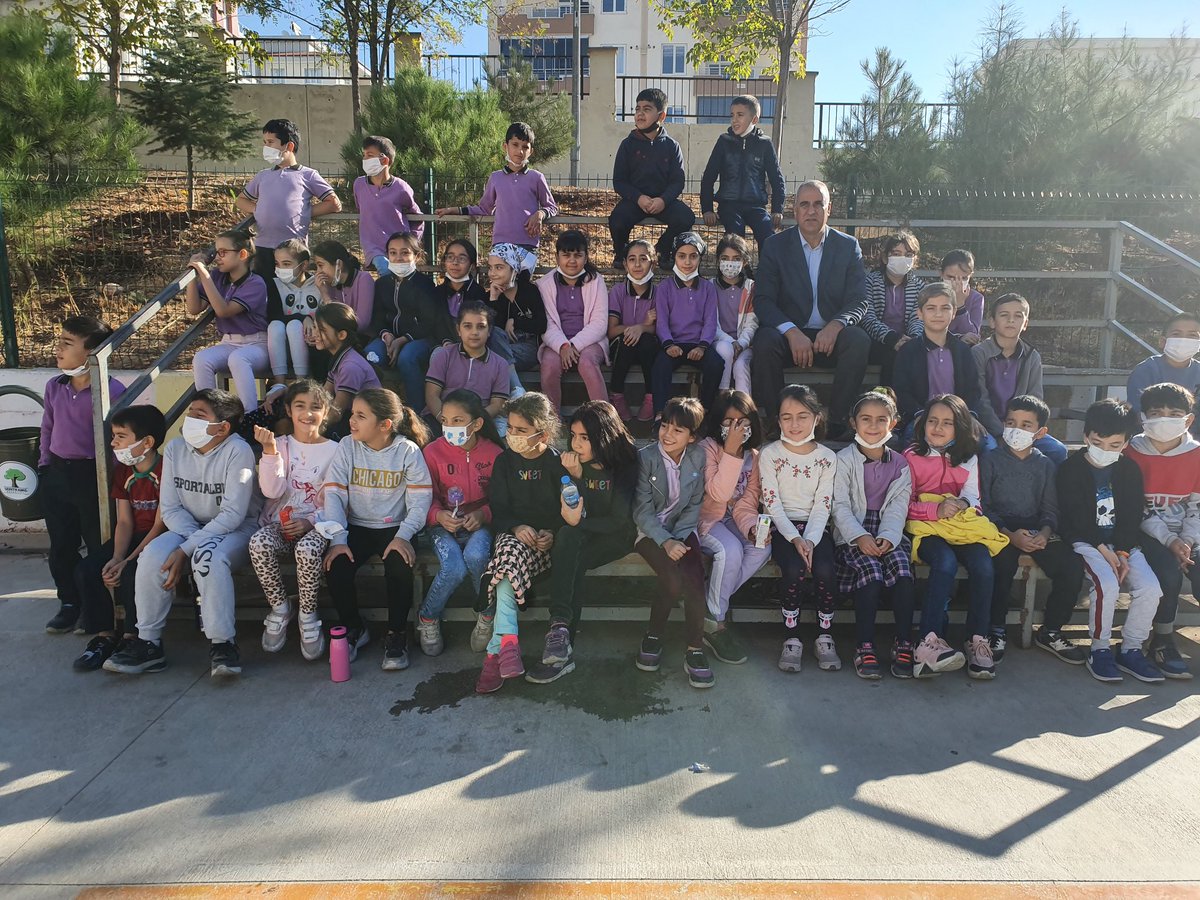 hsngdogan's tweet photo. Gaziyurt İlkokulu 
Futbol Turnuvası 
#sporşehrigazianep 
@gul_davut @KalayliOmer 
@yagcimehmet27 @SehitkamilMEM @GAZIYURTILKOKUL https://t.co/gVHMf8gubO