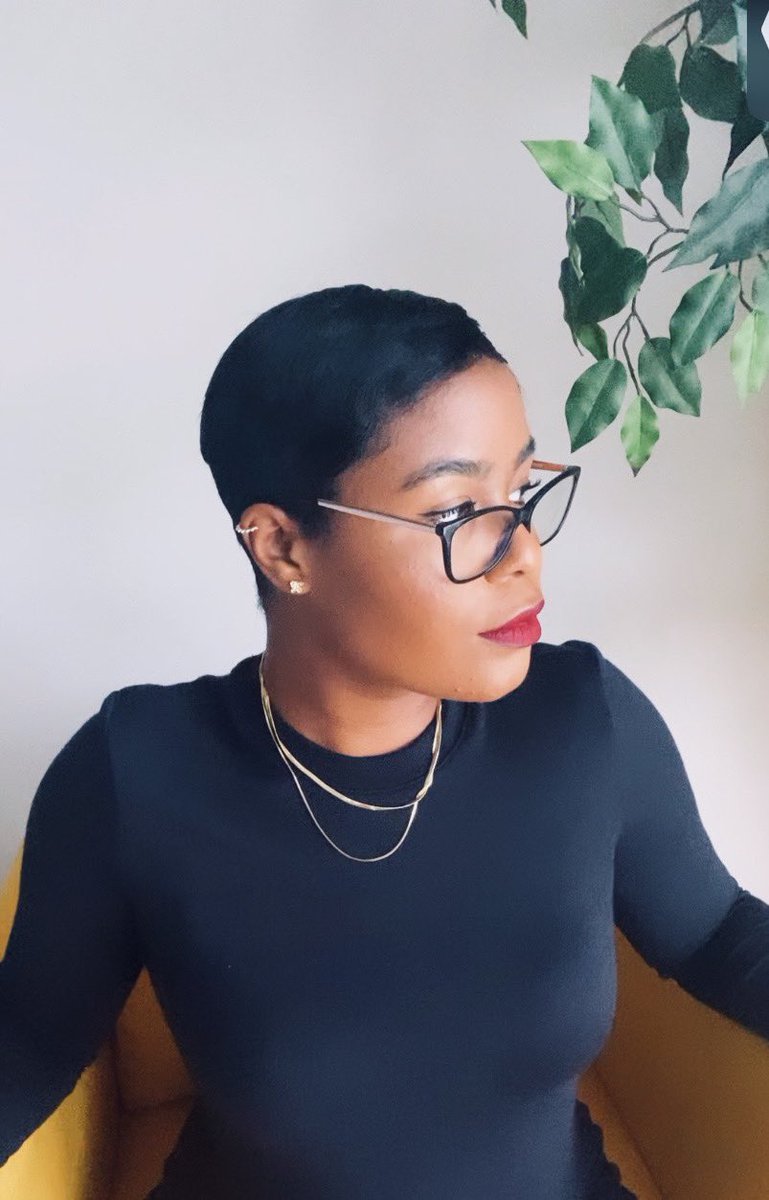 EboniJones_'s tweet photo. Gold layered necklace for the W I N 💛
:
:
:
Visit https://t.co/FljV6CG2wV and click “ACCCESORIES” RIGHT NOW to shop this necklace + all your other faves 🤩

#TheReignShop #BLACKOWNED https://t.co/VzqOi33ecF