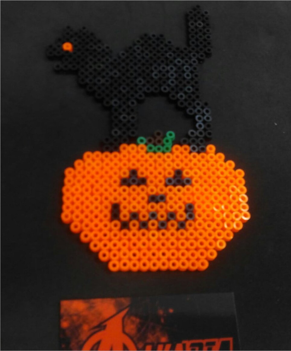 alkapixels's tweet photo. Preparando mas material para #halloween en #hamabeads #gato #calabazasdehalloween @Alkadia_es #alkapixels #alcaladehenares #alcalá #tiendafriki #tiendadebarrio #pixelart #halloween2021 https://t.co/7IVyLvMvf3