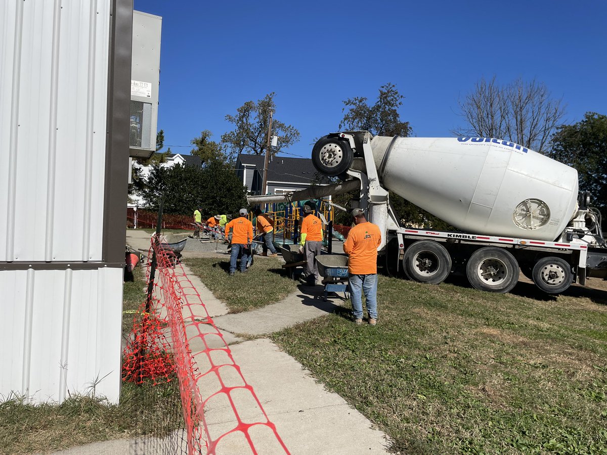 Students wearing orange shirts to show their support for bully prevention. Coincidentally, the construction crew (unknowingly) joined in!😆@MsM_Counselor <a href="/longbranch_es/">Long Branch ES</a> #UnityDay2021