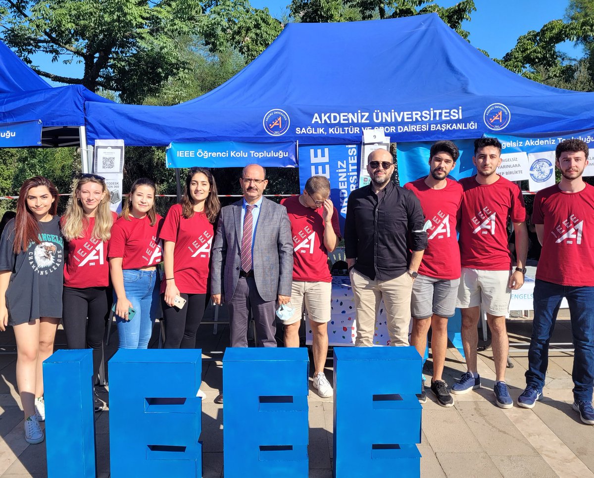 Akdeniz Üniversitesi topluluk tanıtım etkinliğinde IEEE Öğrenci Kolu Topluluğunu ziyaret ettik.