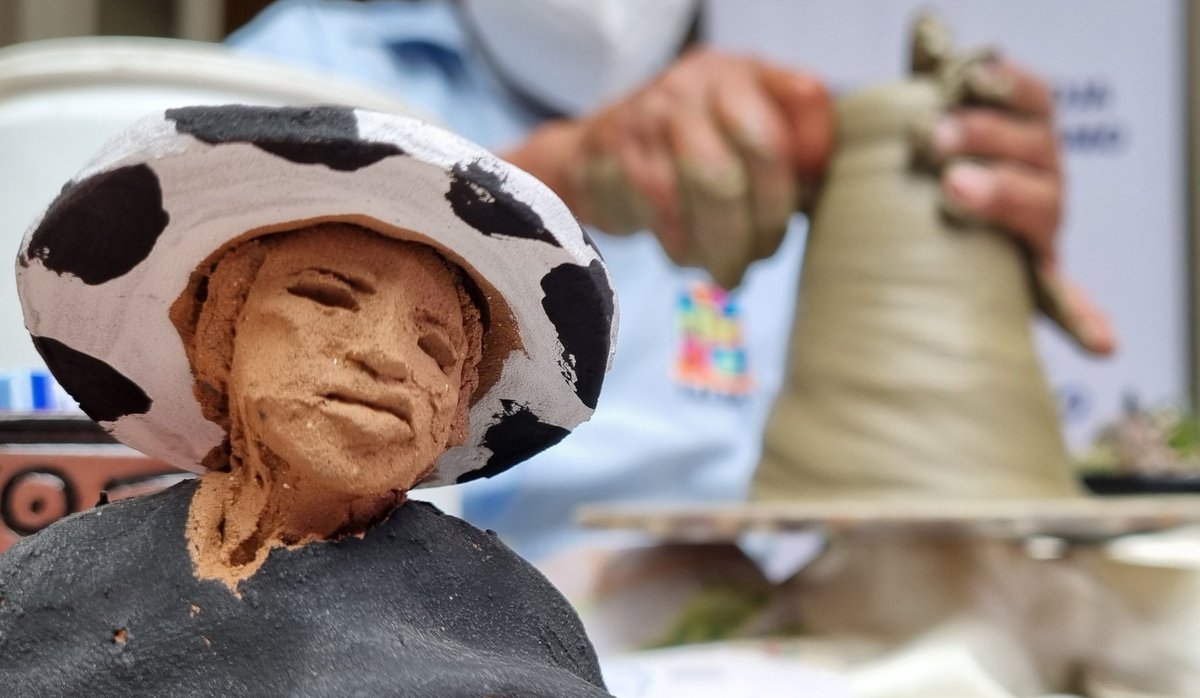 Gobernador de #Loja, <a href="/mariomancino/">Mario Mancino</a>, menciona que después de casi dos años de pandemia, la provincia de #Loja vuelve paulatinamente a la normalidad, aún cumpliendo; por supuesto, las medidas de bioseguridad "Nos reactivamos en la parte artística – cultural con el #FIAVL2021".