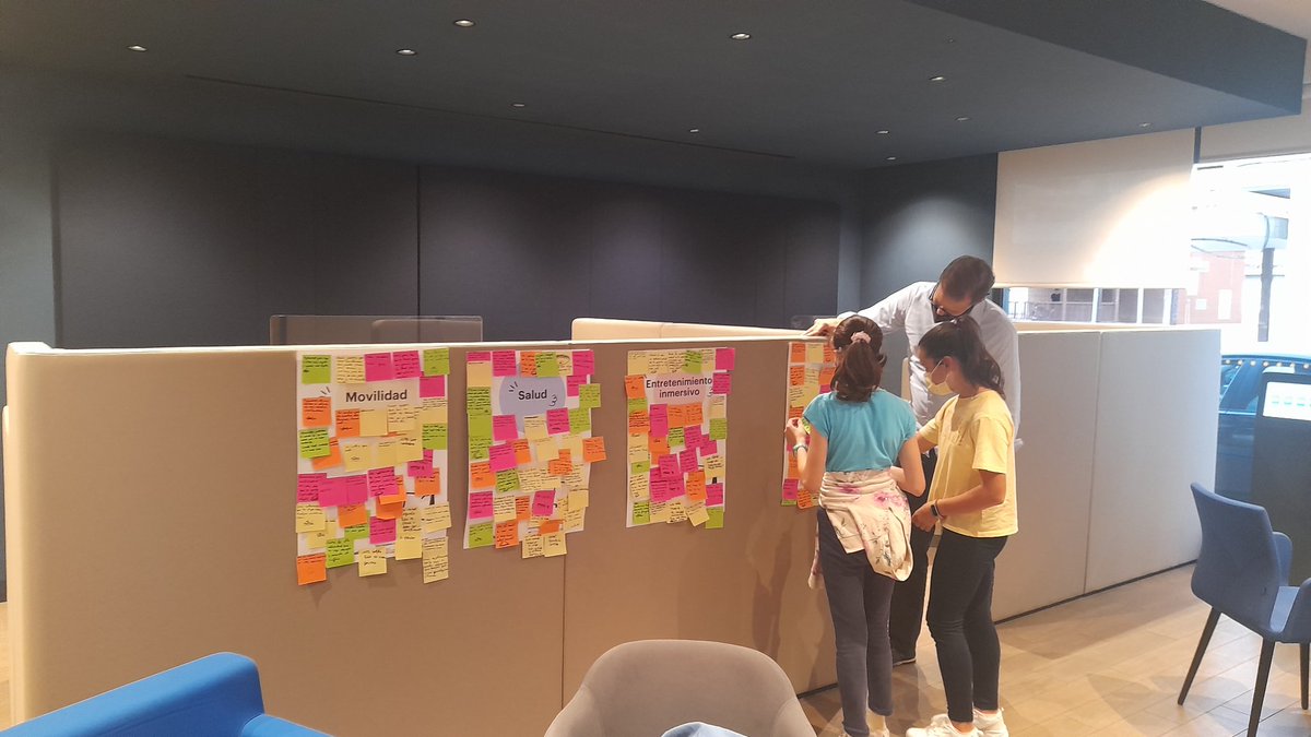 Parece que estos pequeños tienen la solución para mejorar el mundo a través tecnología como están demostrando en el taller STEM: "Un mundo conectado",  organizado por <a href="/caixabank/">CaixaBank</a> y @mWeek_Alcala en la semana #mWeekAlcalá21
