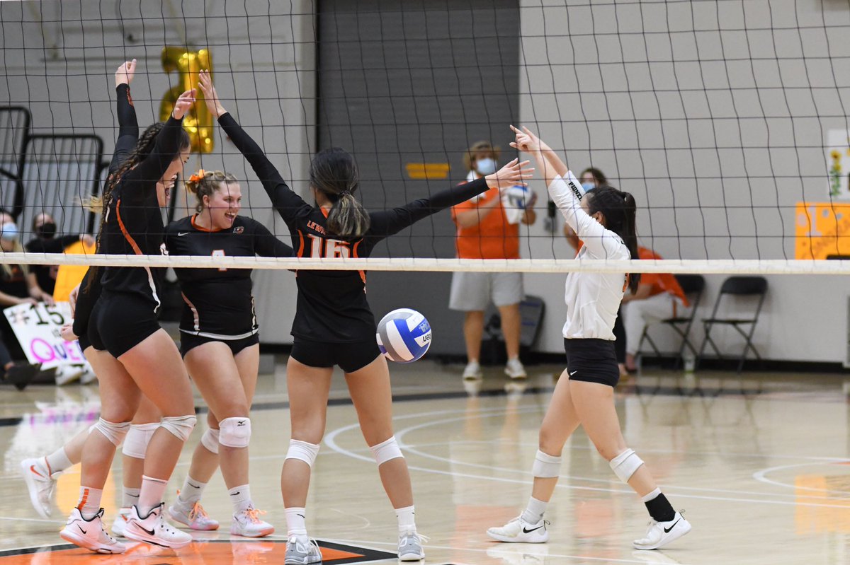 sydneyrichardsn's tweet photo. Happy Day of ChamPIOns!! Thank you to all of the friends and family that support us day in and day out! #GiveLC #RollPios 🧡🖤🤍 https://t.co/M0cqH7WcKA
