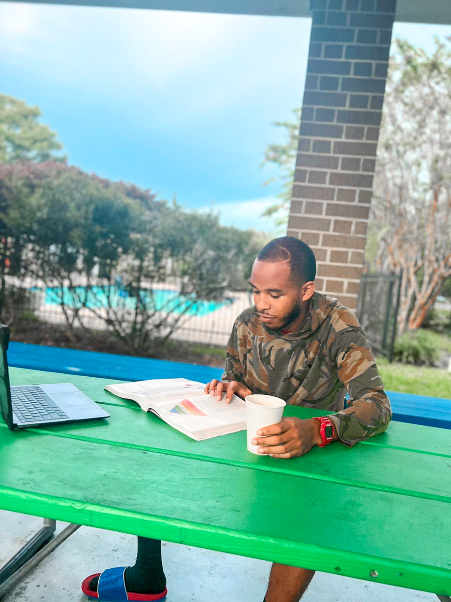 UFA_UHCLhousing's tweet image. We've got plenty of different spots for you to get your homework done or study!

.
#Uhcl #uhclhawks #uhclgrad #uhclearlake #uhclbound #uhclstudentlife #universityforest