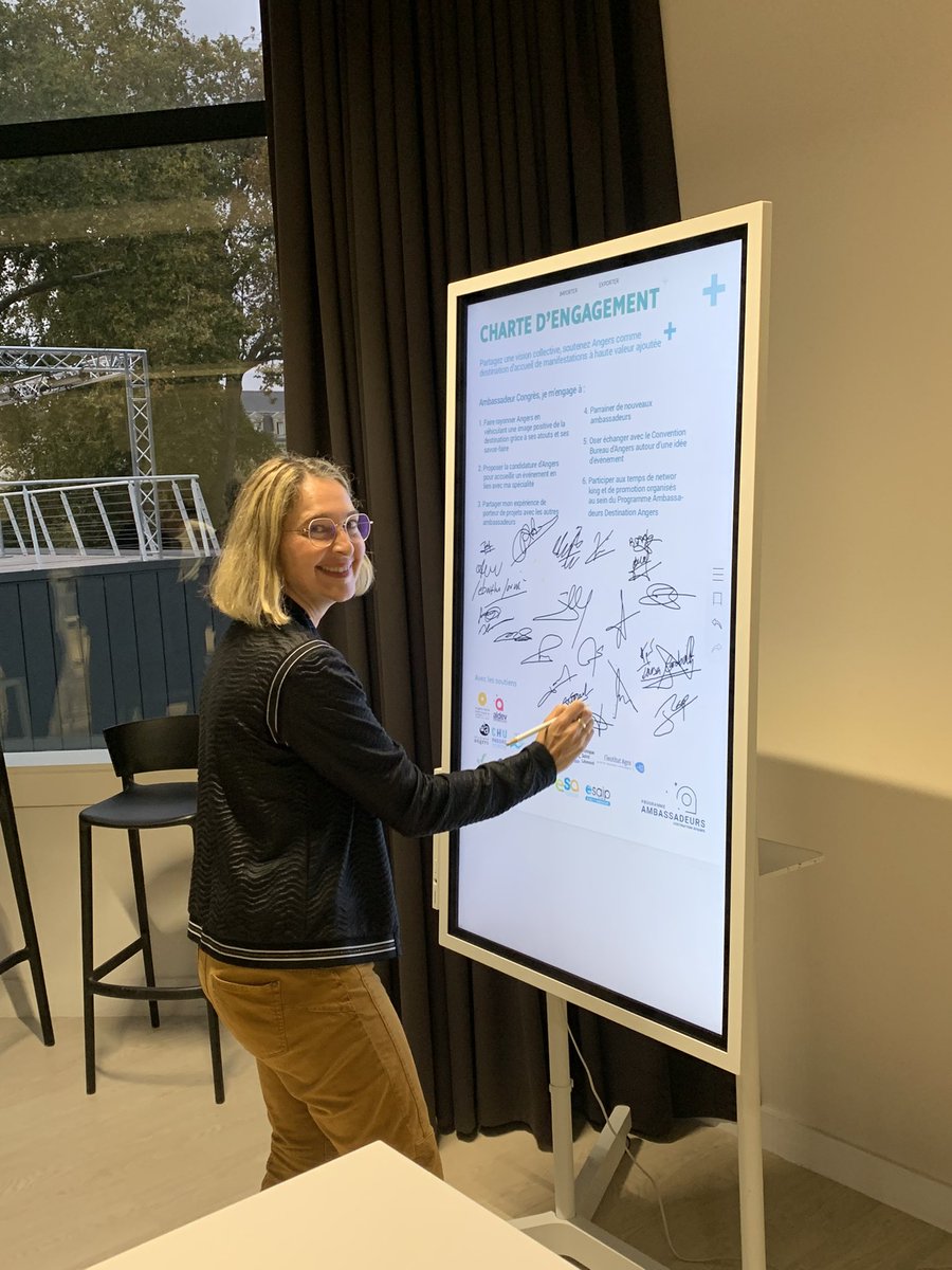 FrancoisPantin's tweet photo. Signature de la charte d’engagement @angers_tourisme par @PantinSohier de l’@IAEAngers
@UnivAngers @IAEFRANCE #ExpertsEnManagement https://t.co/uK4xlvaEHC