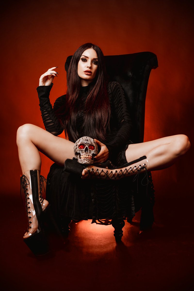 It's spooky month every month for me 🕸🖤

Dress @burleska_corsets 
Shoes <a href="/pleasershoes/">pleasershoes</a> 
Photo <a href="/iamargin/">Args 🥀</a> 

#nishasara