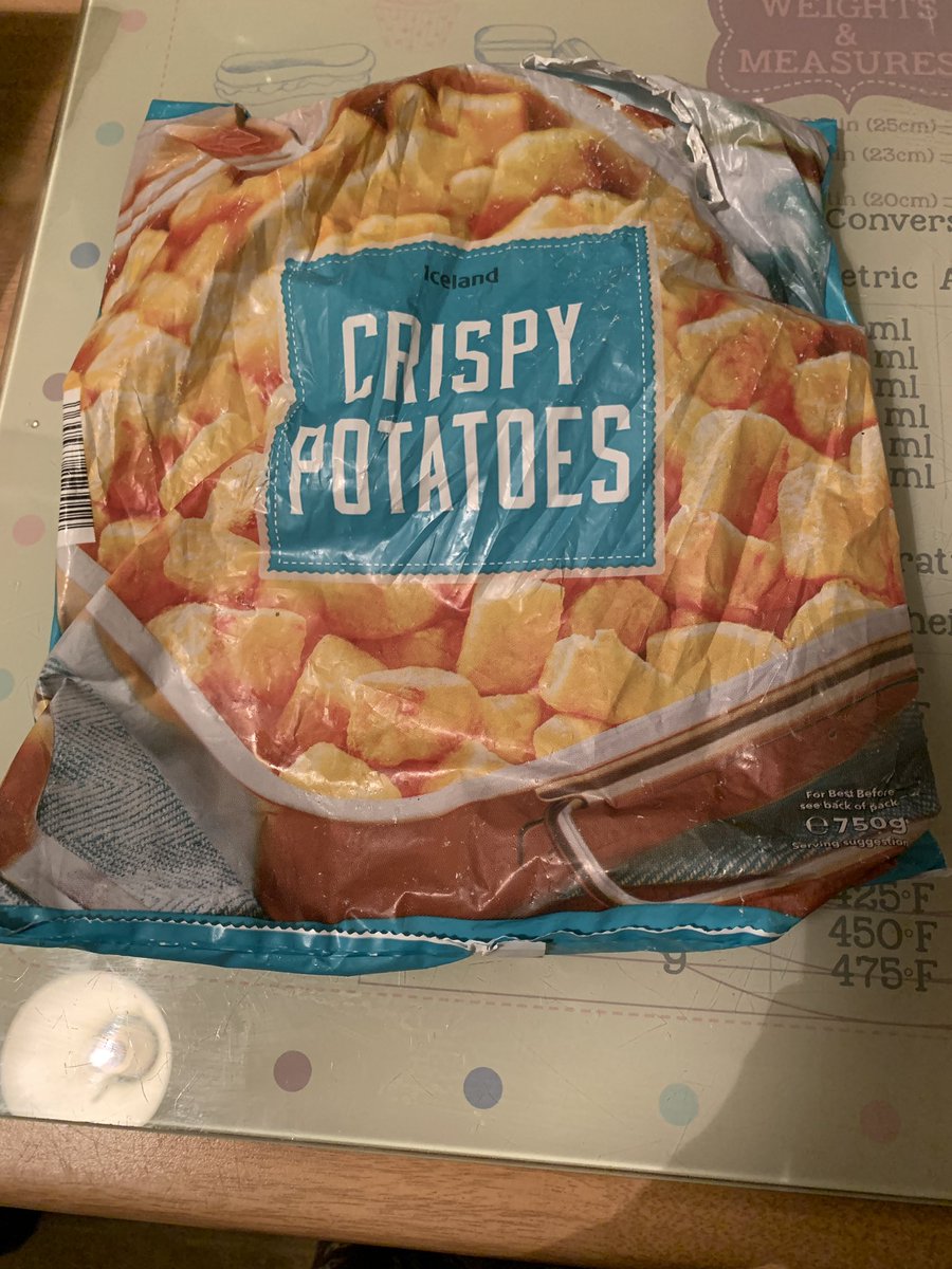 madebylucyann's tweet photo. @IcelandFoods would love to know how this sausage came to be inside my pack of Crispy Potatoes. Tipped the bag onto the tray and got more than I bargained for 😱😬🙈 https://t.co/dz4uM79q8Y
