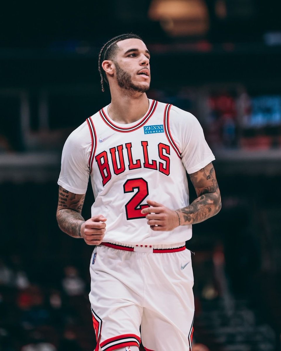NBAen280's tweet photo. 🐂Lonzo Ball tendrá su primera temporada con los Bulls tras su paso por Lakers y Pelicans

📊 Zo viene de tener la mejor temporada de su carrera en varios registros ofensivos:

🔥14.6 PTS
🏀41% TC
🎯38% Triples
📈78% TL (venía de promediar 57% en 2019-20)

Hoy debuta con Chicago https://t.co/E4L1FasNOB