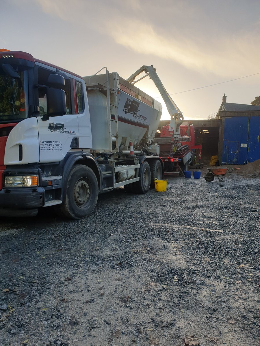Garyflood7's tweet photo. Break in the rain in #cornwall this morning , nice to have a little #sun while out pumping #concrete #scania #mixer #truckinglife @ScaniaGroup #mix4you https://t.co/xDoFteuaKW