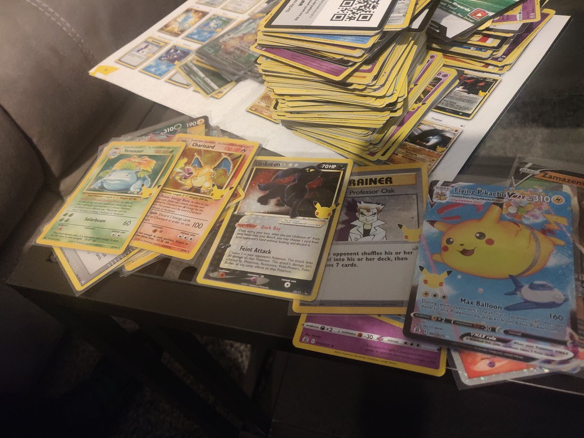 Opened an ETB of celebrations😭