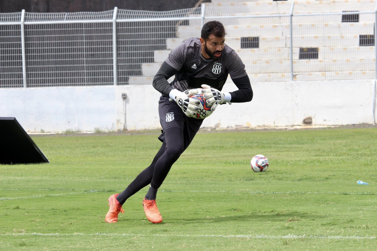 aapp_oficial's tweet photo. Pausa na timeline para conferir as imagens dos PAREDÕES DA MACACA durante o treinamento desta manhã (20), no Majestoso! 💪🏿⚽🦍⚫ #VamosPonte https://t.co/mEIsJDDPSH