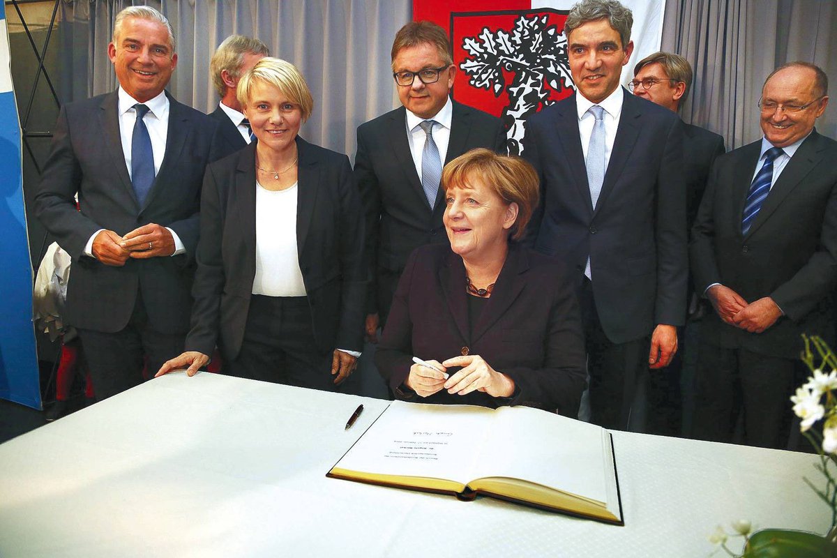 MelliDuevel's tweet image. Deutschlands Verfassungsgerichts-Präsident #Harbarth #Handlanger der #BuReg #MerkelHilft @RegSprecher @HBraun @cducsubt #Deutschland @BVerfG