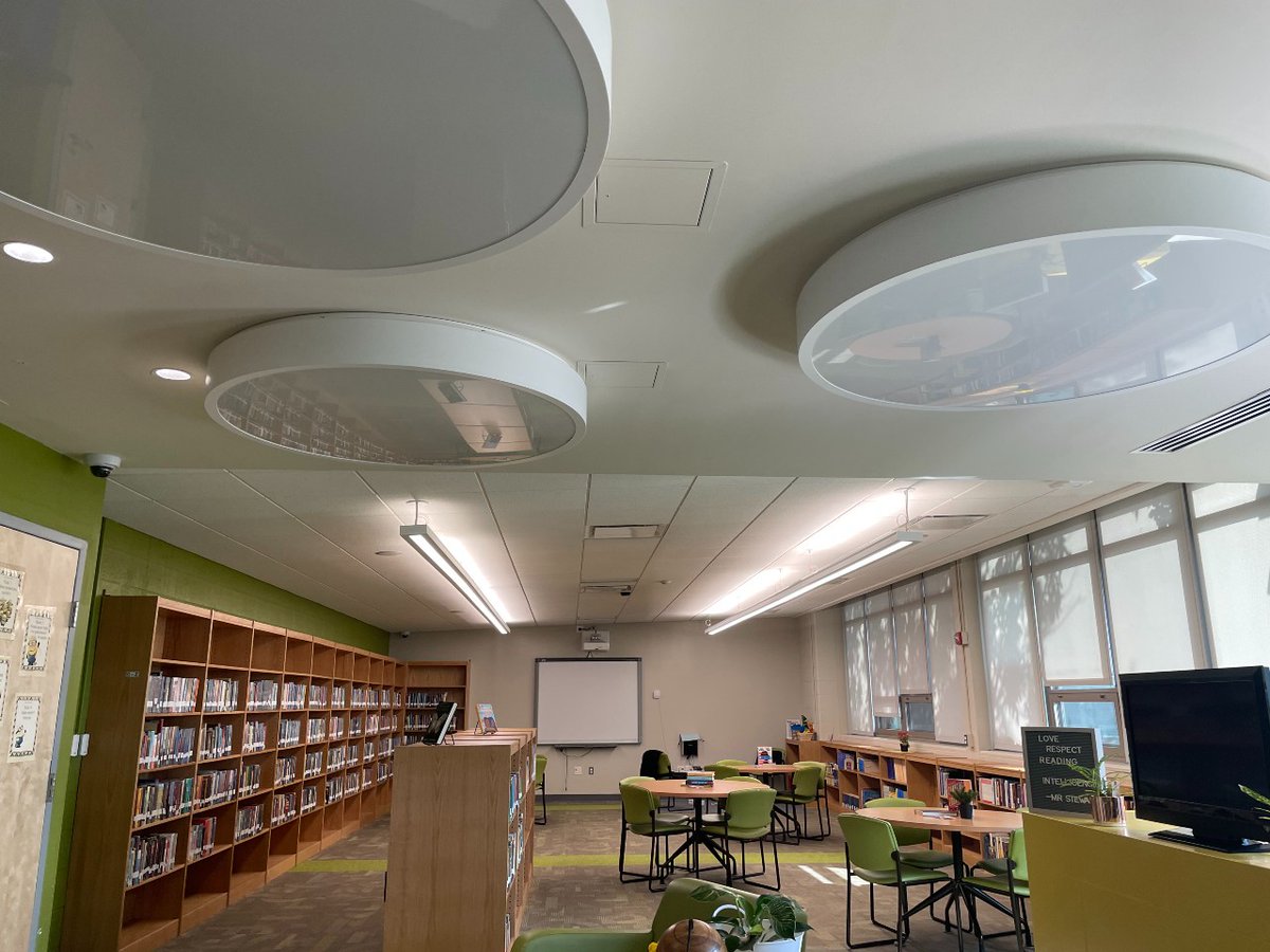 SDLBACK's tweet image. A School Librarian Is A ‘Jack Of All Trades.’ Now Every DCPS Student Has Access To One zcu.io/eDPO  #LibrariansLeadTheWay #WeNeedLibraries