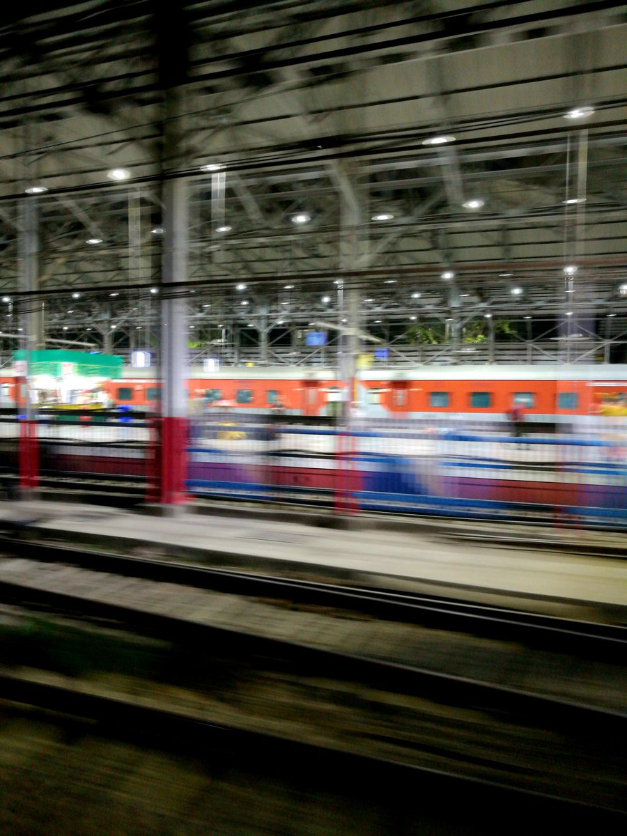 DilawarTalkies's tweet photo. Bombay Central. #BeforeLockdown https://t.co/qoExDbEw8O