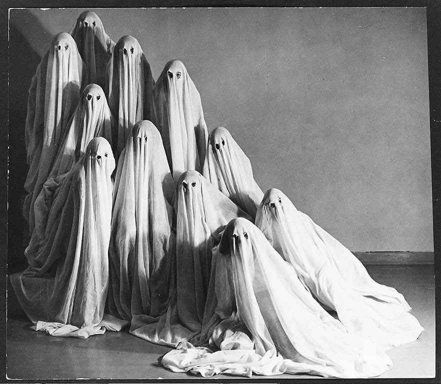 ddoniolvalcroze's tweet photo. Mary Wigman’s Dance Company.
Photo by Albert Renger-Patzsch, 1935 https://t.co/P19i0SMb51