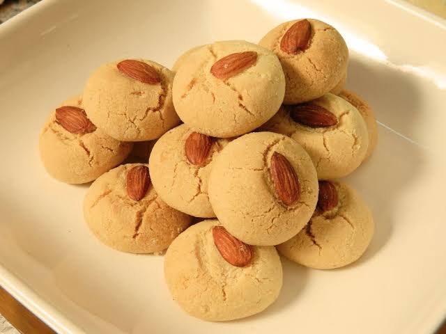 Aqueel_Hassim's tweet photo. Be a Naan khatai
Even tho you maybe be Cracked
You're still able to bring happiness to others😪✌🏼 https://t.co/CWcktvAssr