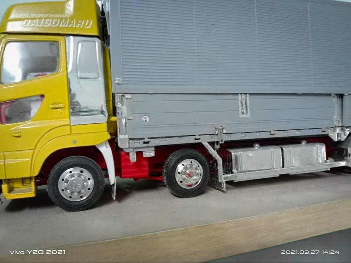 1ST24973988's tweet photo. เดี๋ยวไปรับตัวนะ รอหน่อยอร่อยแน่🤣
#hino #s700 https://t.co/tCAYZdczM8
