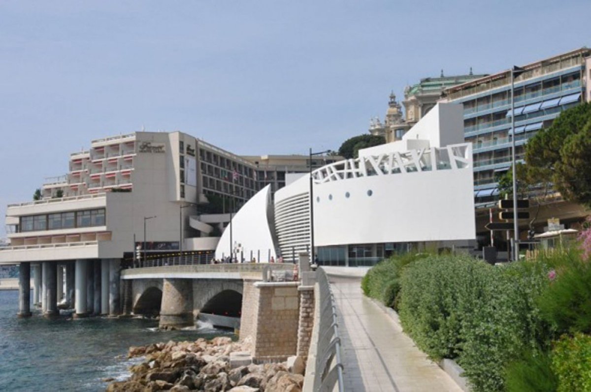 MonacoAide's tweet photo. NI BOX est sur le point d'être démoli et nous avons des sentiments mitigés à ce sujet. De nombreuses familles s'y rendent pour passer du temps ensemble. Il nous semble qu'il vaut mieux laisser ce centre de divertissement à sa place. Qu'est-ce que vous pensez? #Monaco #NIBOX https://t.co/aai3OMe2jM