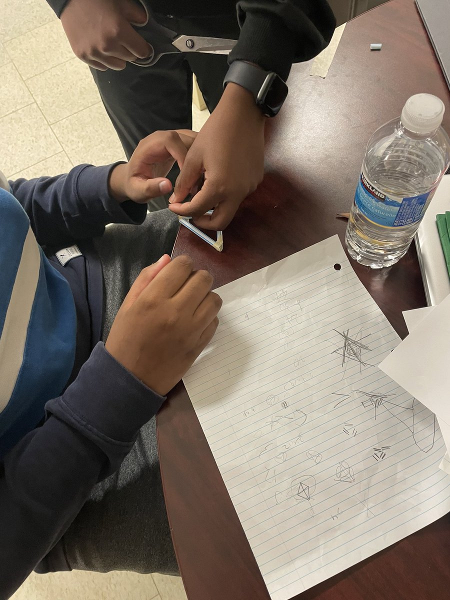 902 was hard at work today designing their models for our upcoming egg drop challenge! <a href="/GreenbriarMS678/">GreenbriarMS</a> #STEM