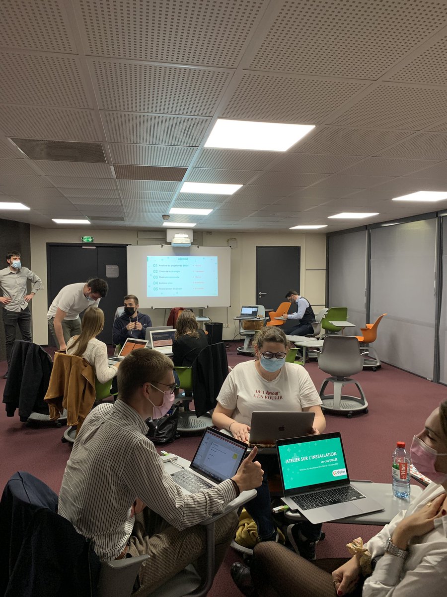 ColineMurgue's tweet photo. Ce soir se déroule la première « Soirée Officine » de l’année en compagnie de @PharmaGiphar 🧑‍⚕️ 

L’occasion pour les étudiants de 5ème et 6ème année de filière officine de participer à l’atelier « Installation » et de vivre une première mise en situation. https://t.co/6A3wQMOjAJ