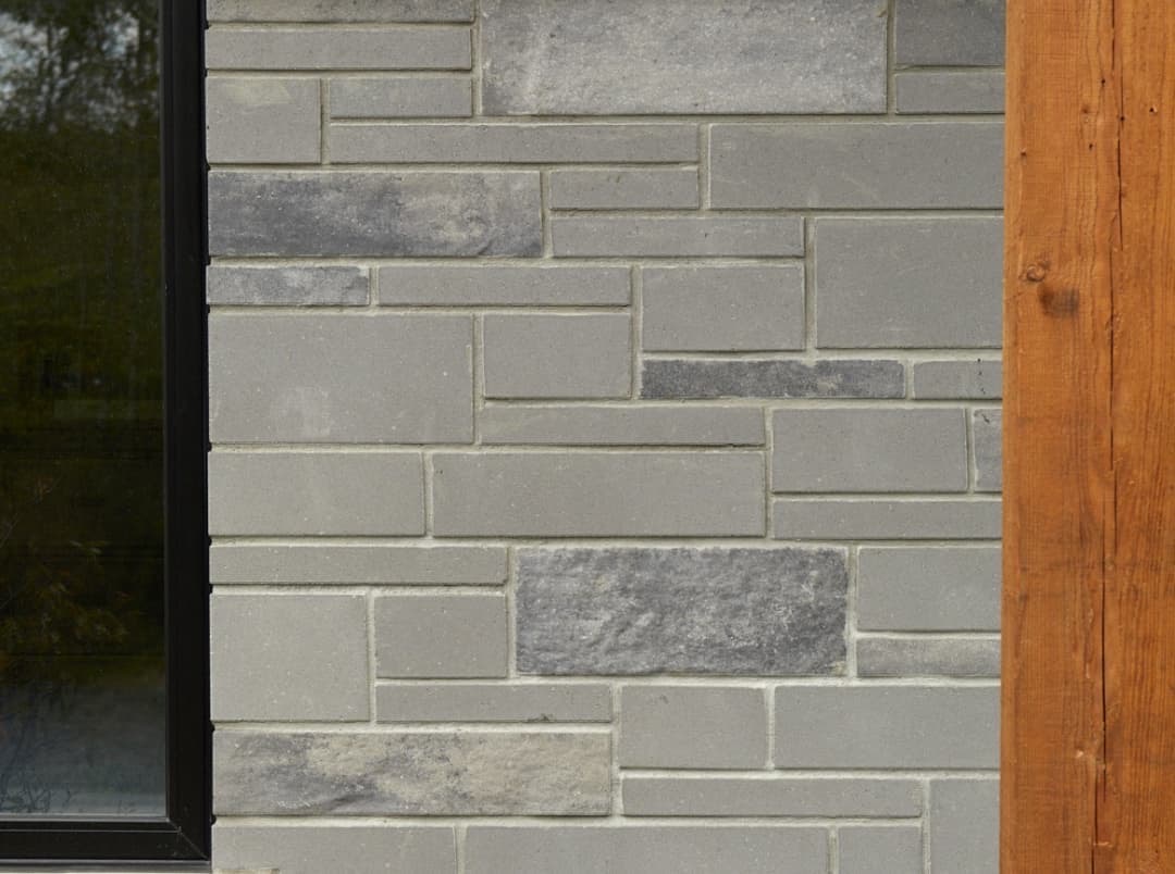 _bramptonbrick's tweet photo. Today’s #fromthefield post is brought to you by Mike Kriesel 👍👏😎

Repost from @mike.kriesel.bramptonbrick
•
Residential Project. 
Contempo Stone Series Nickel blended with Granada Stone Series Ashland.
Contempo Prp Nickel

#onetrustedsource #commercialbuilding #residentia ... https://t.co/wUjLts2auX
