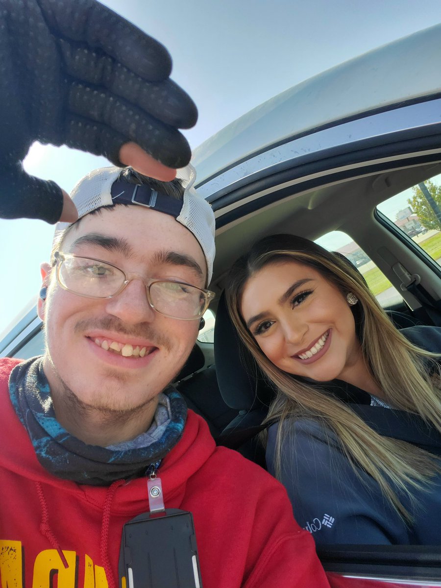 ChristinaVTV's tweet photo. A @KCRG fan riding his bike spotted me in my news car and wanted a selfie! Sweet guy watches our news every morning. Glad I could make his day🤩 https://t.co/ckWiKLnUpN