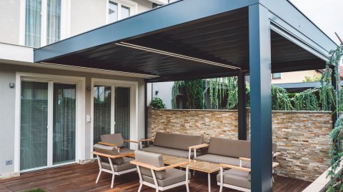 HoquetOrange's tweet photo. Avez-vous déjà pensé à construire une pergola pour pleinement profiter de votre extérieur ? ☀️ Voici la marche à suivre pour sa construction. 🛠 #AménagementExtérieur https://t.co/3yjGGd9zrd https://t.co/HmxKcXI7Va