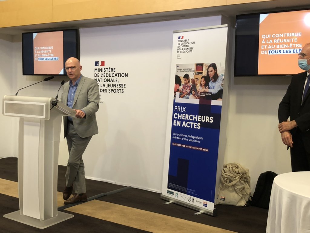 ABisagni's tweet photo. Fière de participer à la remise du prix #ChercheursEnActes🏆 L’@AcBordeaux lauréate «Handicap et scolarité inclusive» avec le projet ACHILE #Allophonie #cooperation #heterogeneite #Langage à l’Ecole 👏 aux CPC, professeurs écoles circonscription #Bordeaux Sud !#cardie #LéA https://t.co/5vqoABAs5B