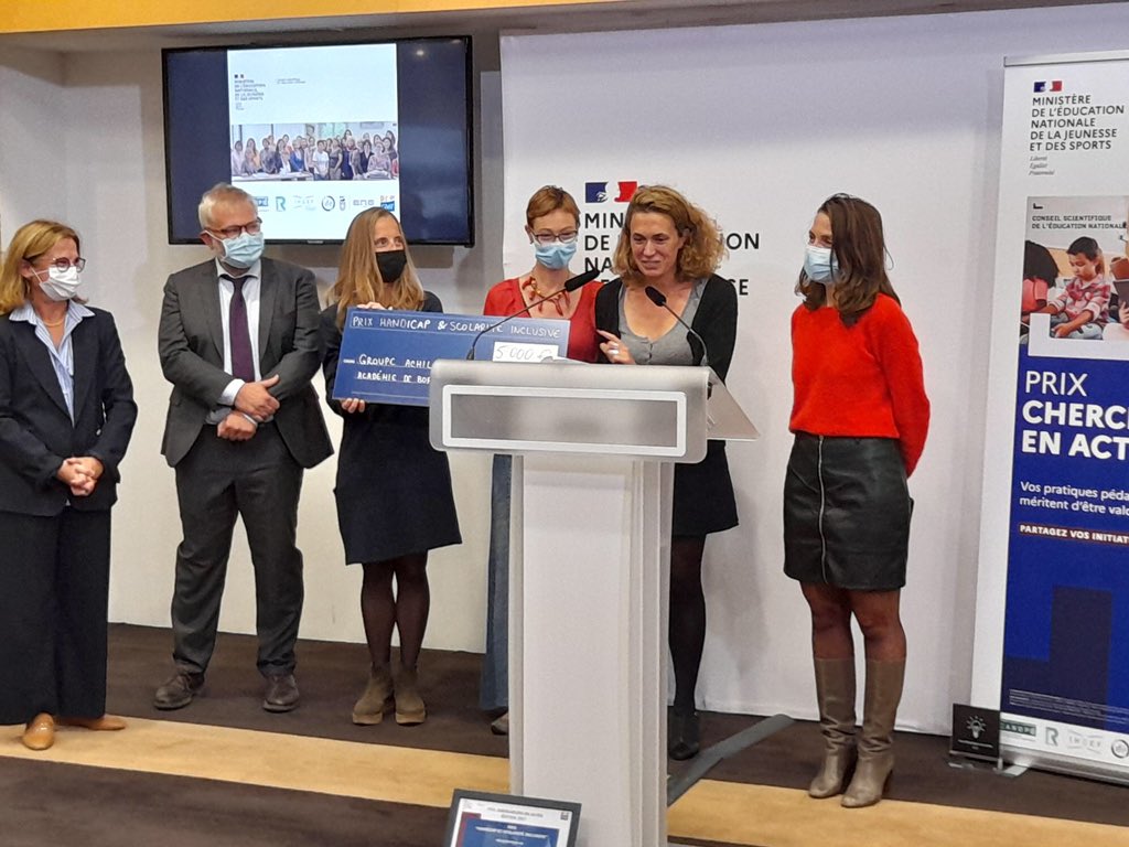 ABisagni's tweet photo. Fière de participer à la remise du prix #ChercheursEnActes🏆 L’@AcBordeaux lauréate «Handicap et scolarité inclusive» avec le projet ACHILE #Allophonie #cooperation #heterogeneite #Langage à l’Ecole 👏 aux CPC, professeurs écoles circonscription #Bordeaux Sud !#cardie #LéA https://t.co/5vqoABAs5B