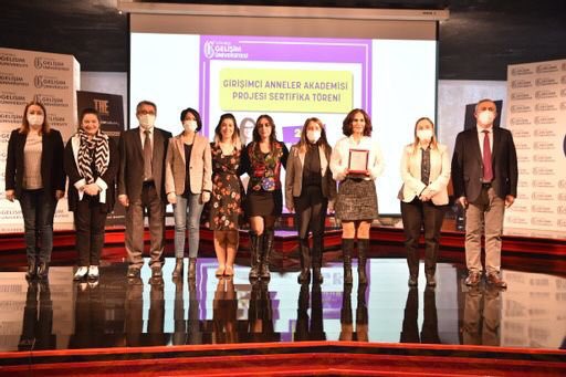 BatmazKimet's tweet photo. İstanbul Gelişim Üniversitesi  ve Avcılar Belediyesi Kadın Danışma Merkezimizle 0-12 yaş çocuklu annelerle 30 Mayıs 2021 tarihinde başlatmış olduğumuz ve başarıyla sonlandırdığımız“Girişimci Anneler Akademisi Sosyal Sorumluluk Projesi”nin bugün sertifika törenini gerçekleştirdik. https://t.co/WcbwQUwJQn
