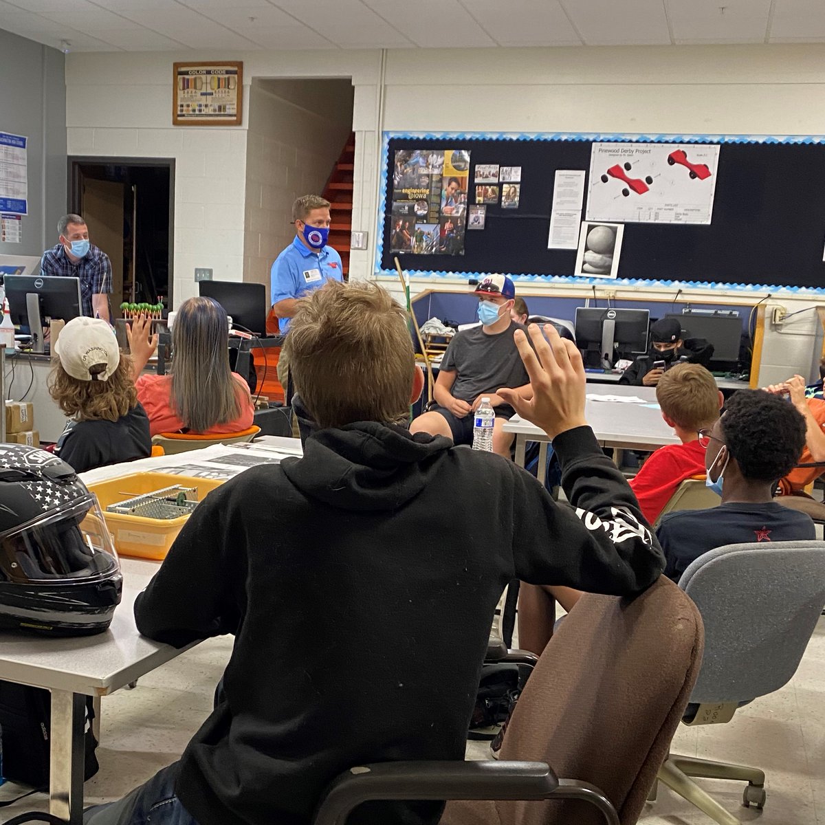 WoodruffConst's tweet photo. We got to talk about construction careers with some students at Washington High School in Cedar Rapids, Iowa at our #constructionweek21 event. It was great meeting these teens - they have such bright futures! #buildyourfuturewithus #woodruffbuilds #careers https://t.co/EDHfWvTLIT