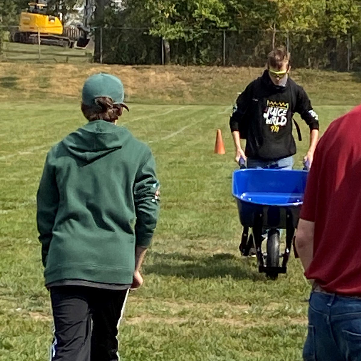 WoodruffConst's tweet photo. We got to talk about construction careers with some students at Washington High School in Cedar Rapids, Iowa at our #constructionweek21 event. It was great meeting these teens - they have such bright futures! #buildyourfuturewithus #woodruffbuilds #careers https://t.co/EDHfWvTLIT