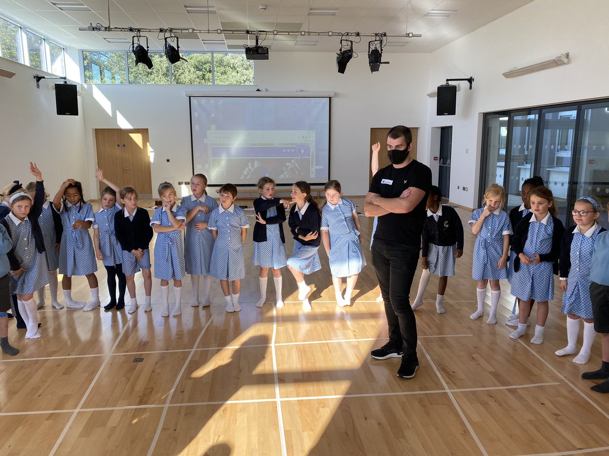 narelle_allen's tweet photo. Another fantastic session in @FCJPrimary  - this time teaching students all about #loops with @codeorg ! Look at the joy and excitement on those faces! The unplugged “crazy frog 🐸 “ activity was such a hit!  @PwC_CI  @KevinJDEllis  @MattHammond001  @NickJVermeulen https://t.co/3JKEVZImSx