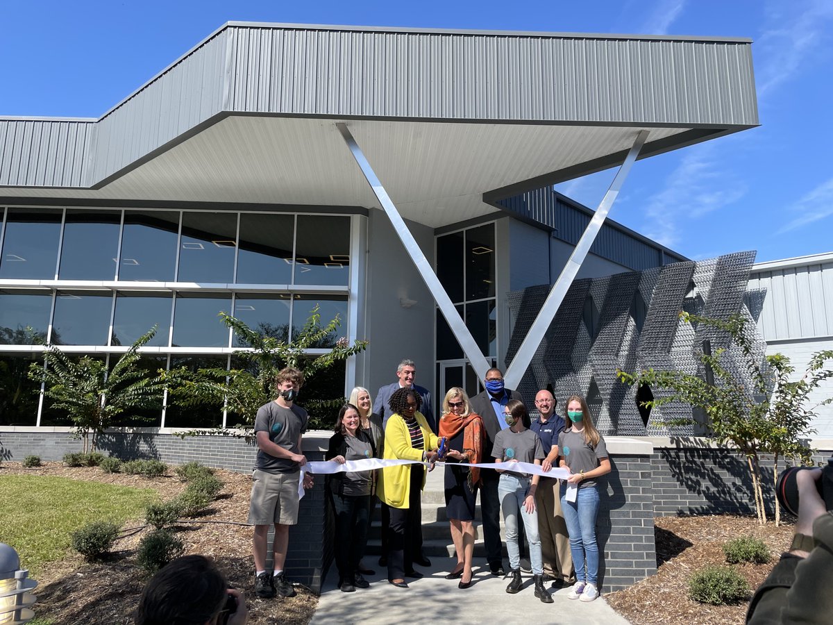 The #GCDI is OPEN! The nation’s first K – College digital fabrication center encourages creativity in 15,000 sq feet & shines as a #worldclass center for innovation, creation, & production.
#learnwithoutlimits #chattstate 
@hamcoschools @pefchattanooga @STEMcha @fablabgcdi