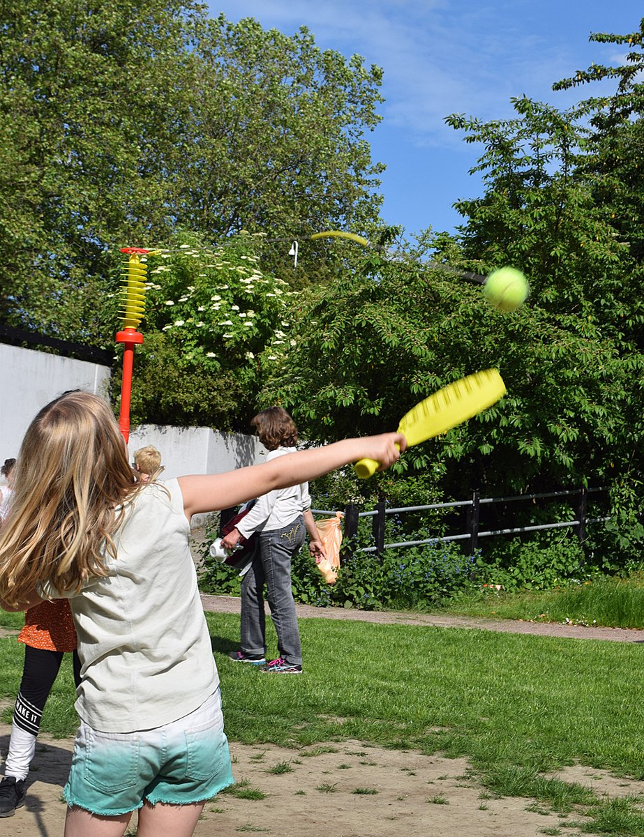 CamdenCouncil's tweet photo. It's half-term next week 😍

Visit the Camden Rise website to find youth, play, arts and sports activities for children and young people across the borough ⚽🎨 🏏🏓

👉🏽https://t.co/liHceQBPe0 https://t.co/uNfaMJFIKO