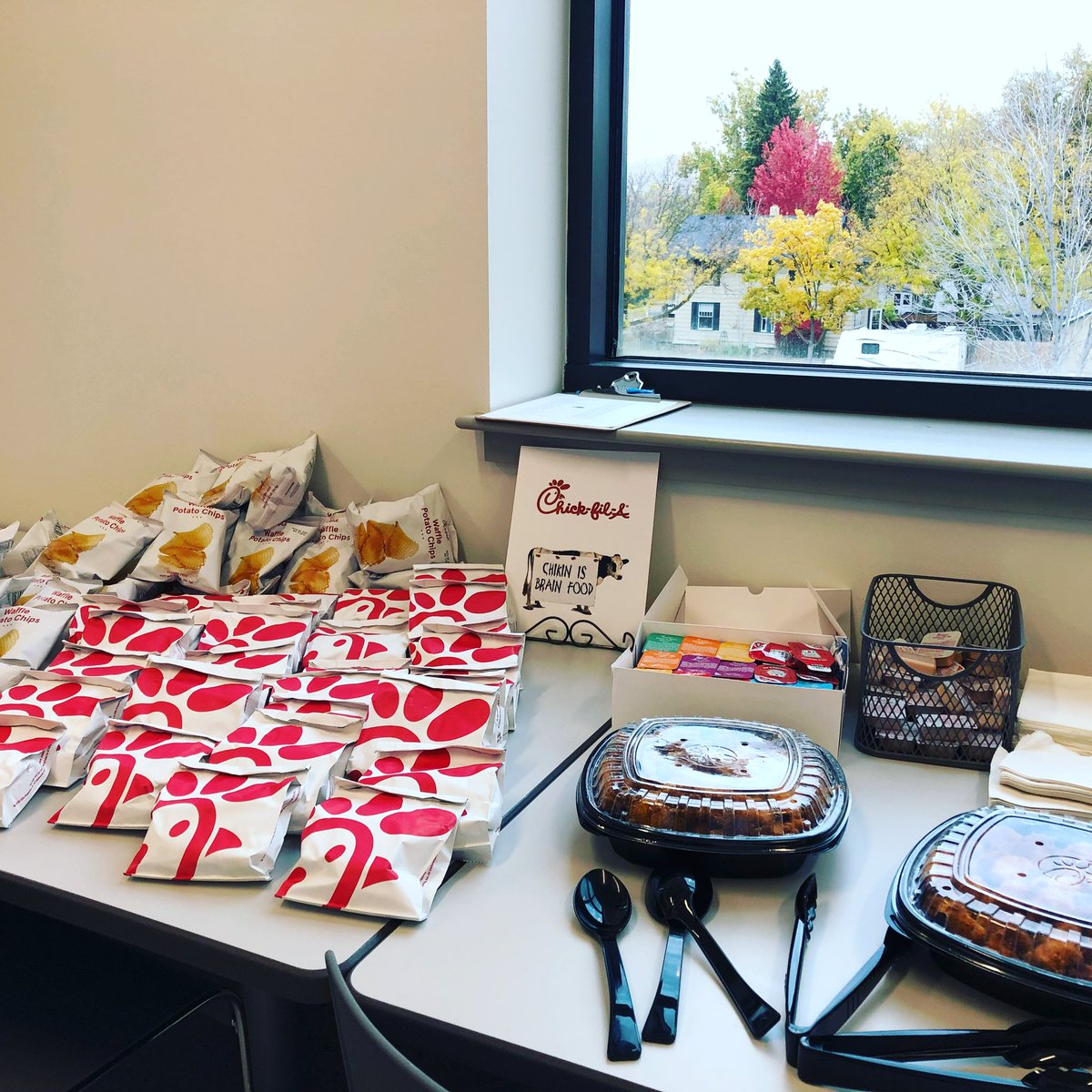 BSDWashington's tweet photo. It’s Chicken and Waffle Day!  Thanks @chickfila for the generous donation to our school. Our teachers are smiling and have full bellies because of you! #bsdpride https://t.co/ik1zjllqKR