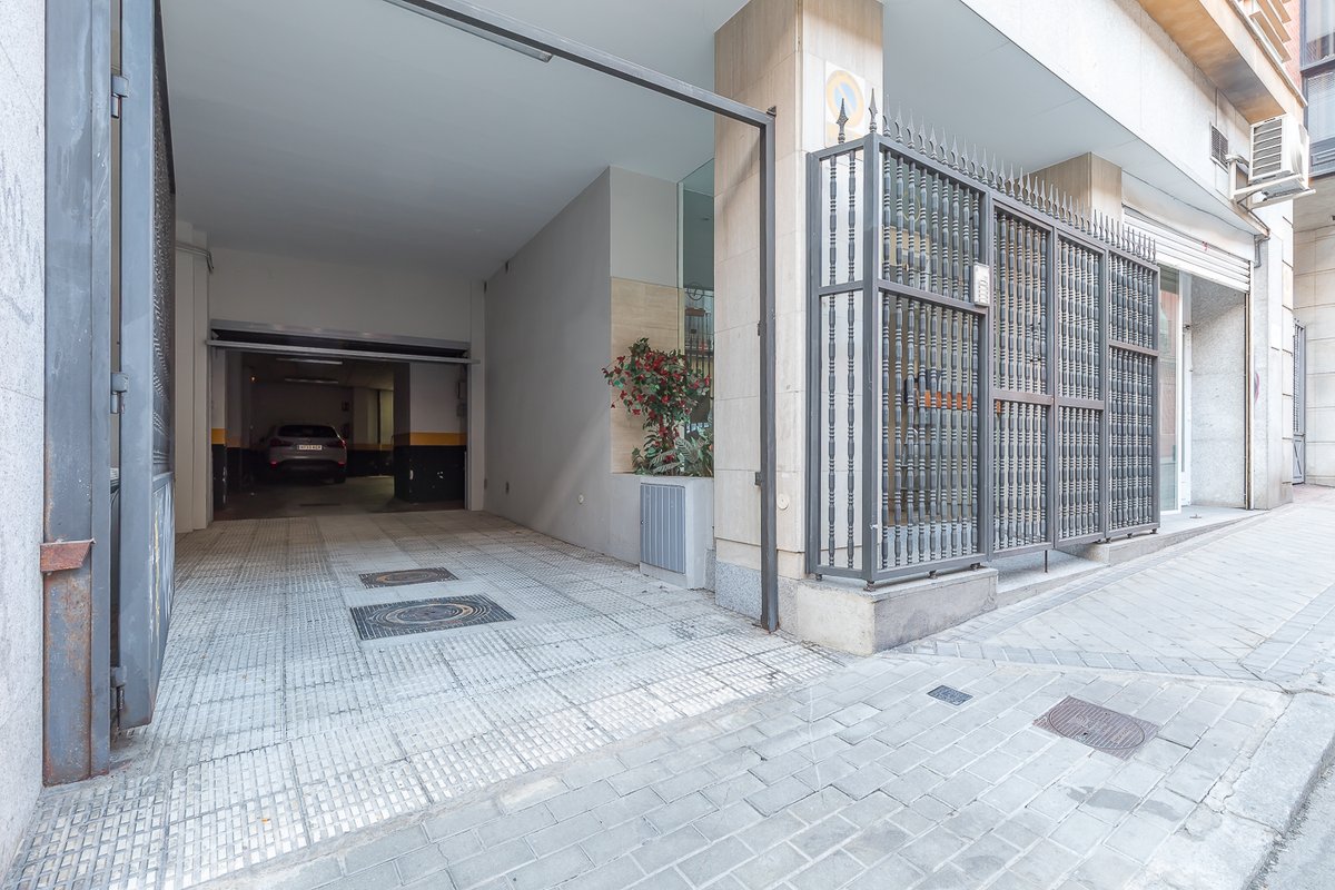 #SeVende piso exterior con 2 #terrazas soleadas, 2 habitaciones y 2 baños en tercera planta, con gran trastero, y plaza de #garaje (opcional) en finca moderna en #Chamberí. idealista.com/inmueble/95647…
#Madrid #Tetuán #Malasaña #Argüelles #Moncloa #Inmobiliaria