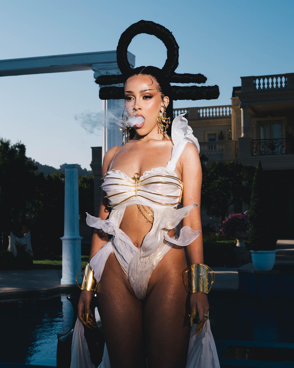 TheMaleBarb's tweet photo. Go Vote For Nicki Minaj For Best Hip Hop And Doja Cat For Best Artist😻🦄. 

https://t.co/tplianbrQQ https://t.co/sJv9uGFEpr
